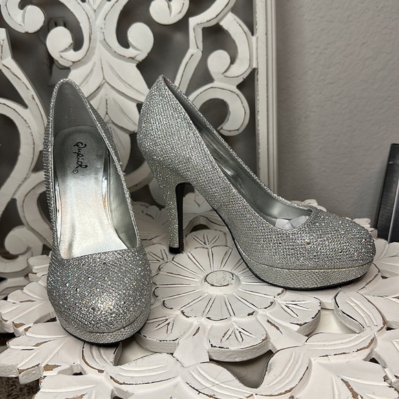 Round Toe Glitter Mesh Rhinestone Studded Low Platform Pump Heels NEW WITH BOX! - Picture 6 of 10